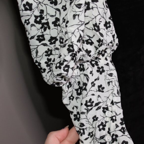 NWT ASTR Ivory Black Ditsy Wrap Blouse Sz M - Picture 6 of 9